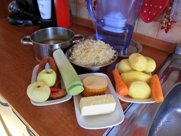 Zapekané zemiaky s kyslou kapustou (fotorecept) - obrázok 1