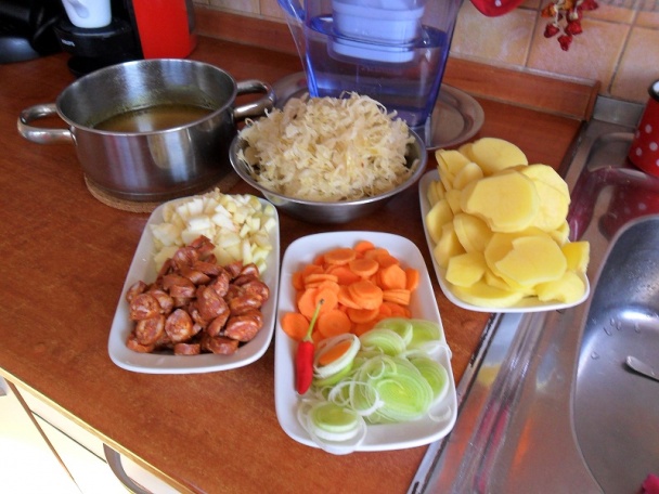 Zapekané zemiaky s kyslou kapustou (fotorecept) - obrázok 2