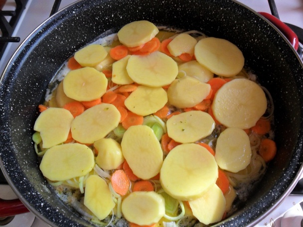 Zapekané zemiaky s kyslou kapustou (fotorecept) - obrázok 3