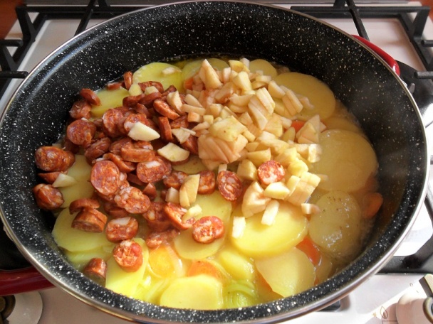 Zapekané zemiaky s kyslou kapustou (fotorecept) - obrázok 4