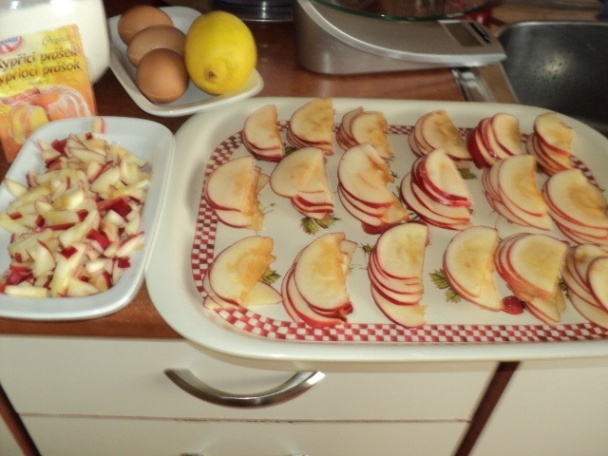 Jablkový koláčik s ružičkami (fotorecept) - obrázok 2
