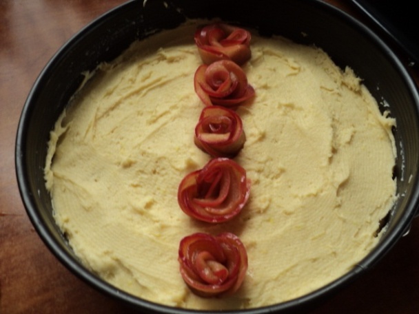 Jablkový koláčik s ružičkami (fotorecept) - obrázok 9