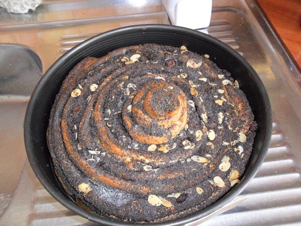 Rolovaný kysnutý makový koláč (fotorecept) - obrázok 11