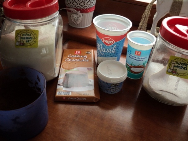 Rýchly jogurtovo-smotanový zákusok bez vajec (fotorecept) - obrázok 1