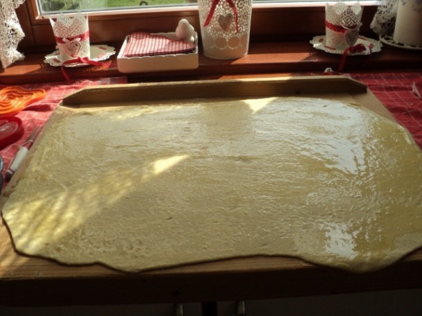 Makovo-jablkový koláč z kysnutého cesta (fotorecept) - obrázok 1