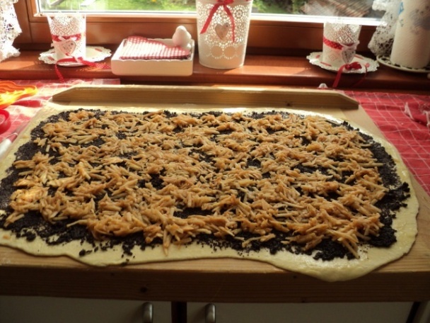 Makovo-jablkový koláč z kysnutého cesta (fotorecept) - obrázok 3