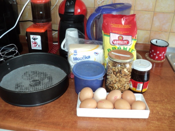 Bezlepková orechová torta s tvarohovo-mascarpone krémom (fotorecept) - obrázok 1