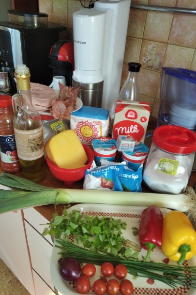 Pizzový koláč a tyčinky (fotorecept) - obrázok 1