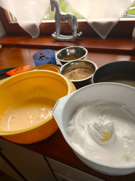 Mandľovo-orechový koláčik bez múky (fotorecept) - obrázok 2