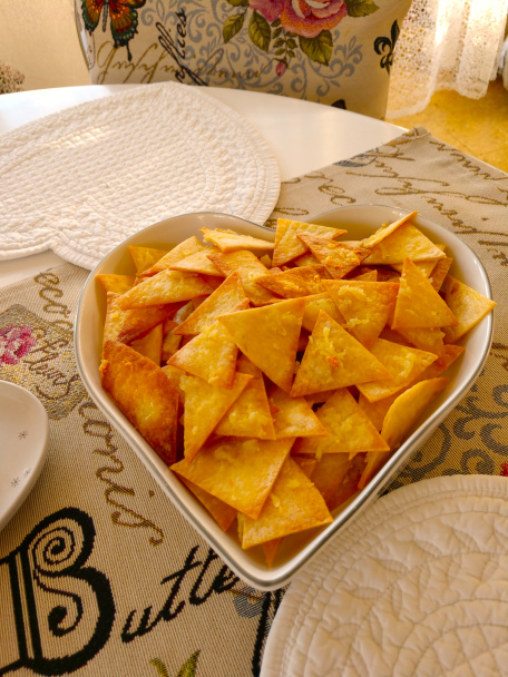 Slané tortillové chipsy s cesnakom (fotorecept) - obrázok 6