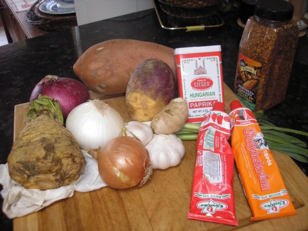 Guláš s knedľou - obrázok 1