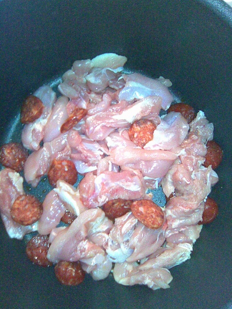 Kuracie stehná a klobáska s ryžou- eintopf (fotorecept) - obrázok 1