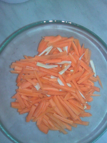 Mrkvová polievka so zázvorom a maslovými haluškami - obrázok 1