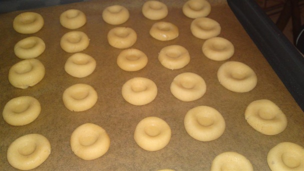 Medové kolieska s malinovým džemom a mandľou - obrázok 2