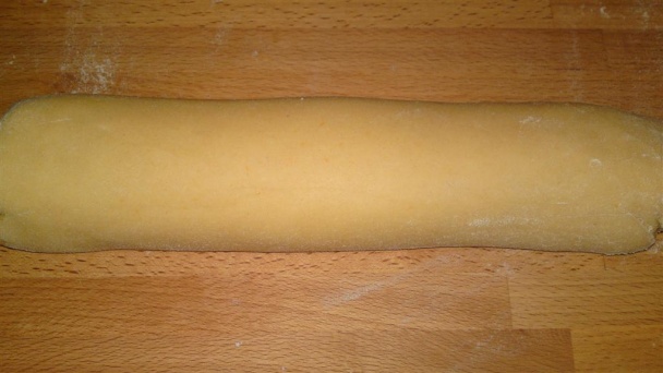 Medové kolieska s malinovým džemom a mandľou - obrázok 1