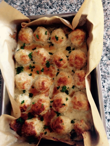 Kuracie guľky v syrovo-smotanovej omáčke - obrázok 1