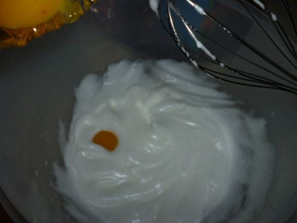 Kokosová roláda (plus piškótové jednohubky) - obrázok 1