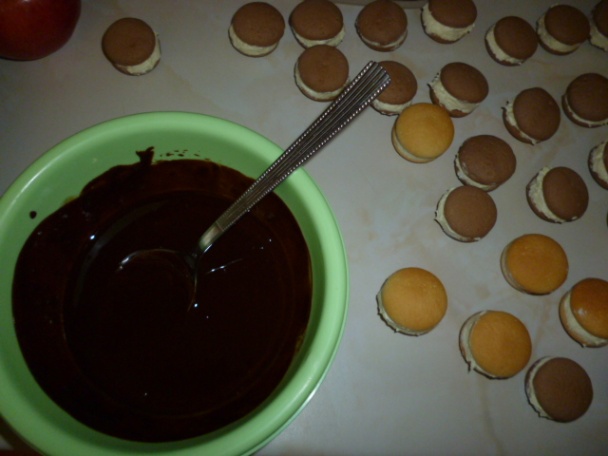 Kokosová roláda (plus piškótové jednohubky) - obrázok 7