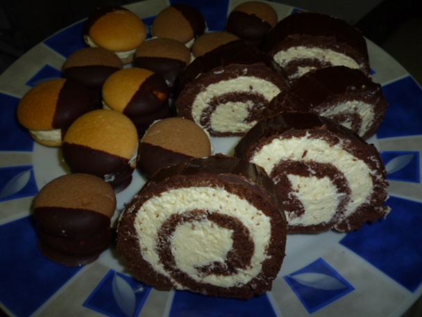 Kokosová roláda (plus piškótové jednohubky) - obrázok 8