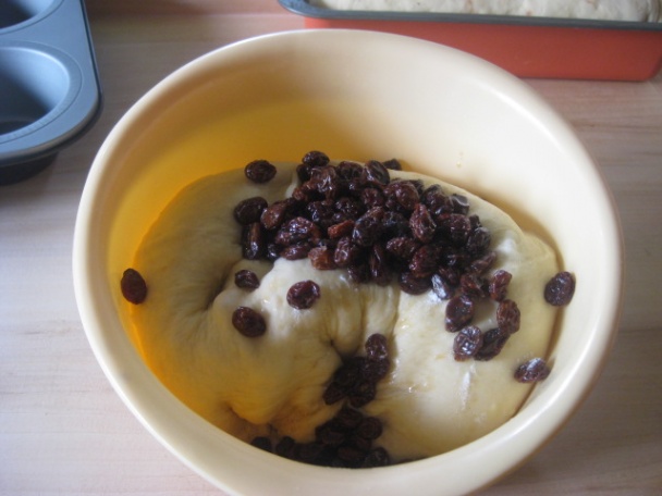 Sladké slimáky s hrozienkami a so škoricou (fotorecept) - obrázok 3