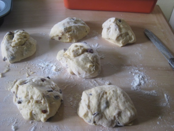 Sladké slimáky s hrozienkami a so škoricou (fotorecept) - obrázok 4