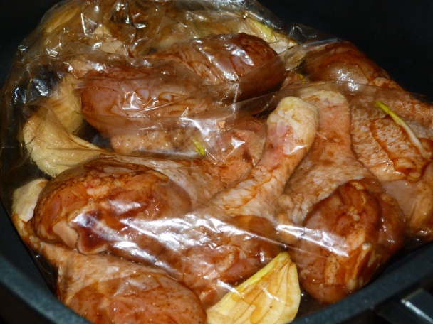 Medovo-perníkové kuracie stehná s glazovanou mrkvou - obrázok 1