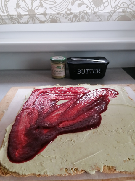 Malinovo-pistáciový rez (fotorecept) - obrázok 5