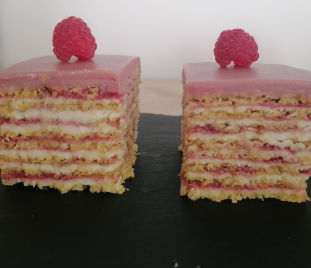 Malinovo-pistáciový rez (fotorecept) - obrázok 6