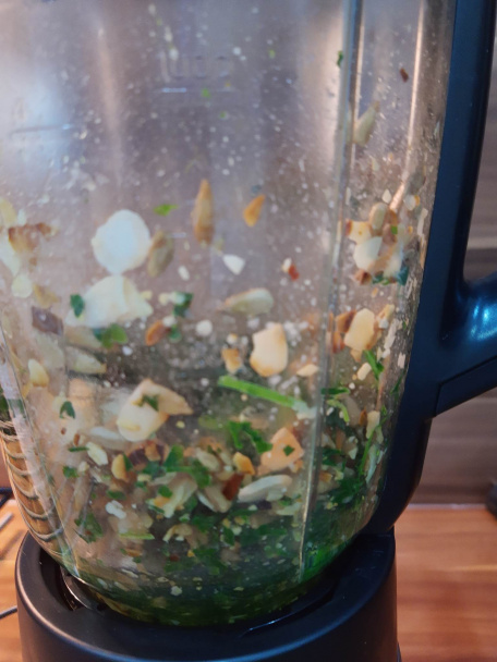 Pesto z mrkvovo-petržlenovej vňate - obrázok 4
