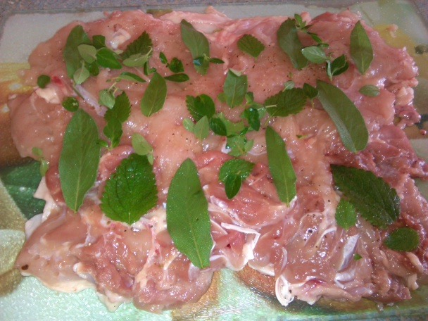 Kuracia roláda s bylinkami a žemľovou plnkou (fotorecept) - obrázok 1