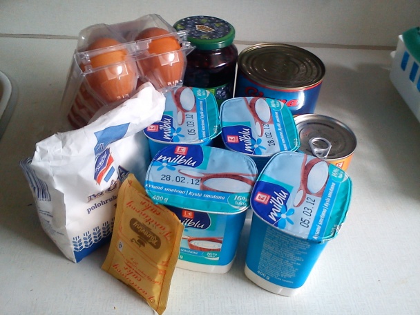 Ovocný smotanový koláč - obrázok 1