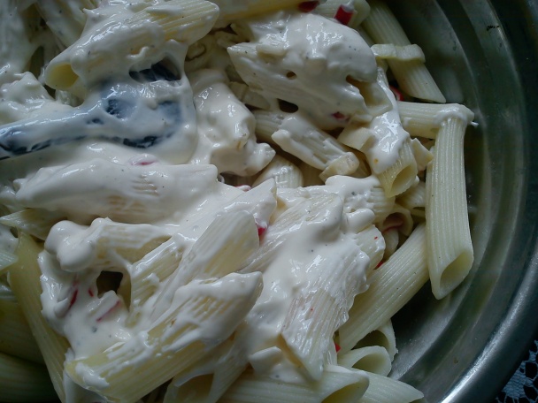 Cestovinový šalátik s krabími tyčinkami (fotorecept) - obrázok 3