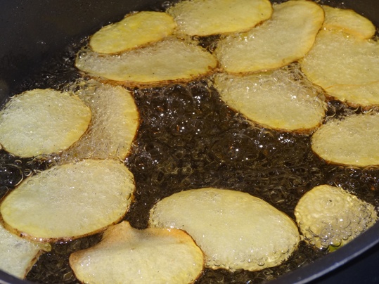 Bramborové lupínky se špenátovo mátovým salátem - obrázok 2