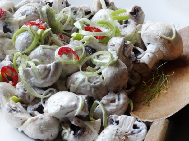Salát ze syrových žampionů (fotorecept) - obrázok 6
