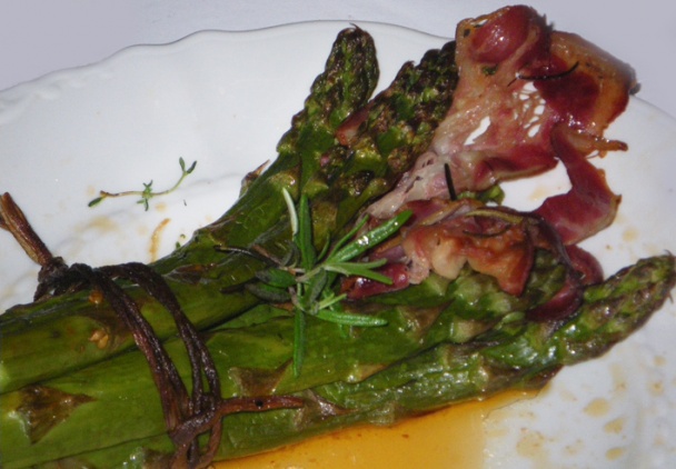 Špargla na bylinkách s anglickou slaninou i bez - obrázok 4