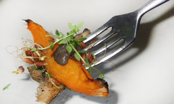 Pečený batát na tymiánu s hlívou a pšenicí - obrázok 3