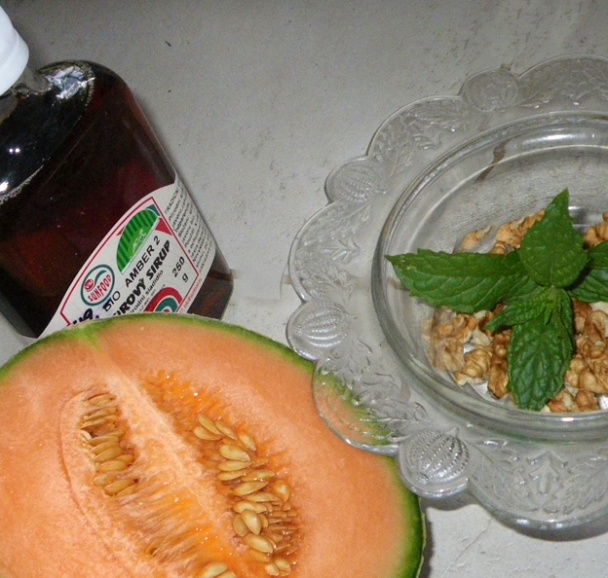 Cantaloupe meloun s ořechy zalitý javorovým sirupem  (fotorecept) - obrázok 2