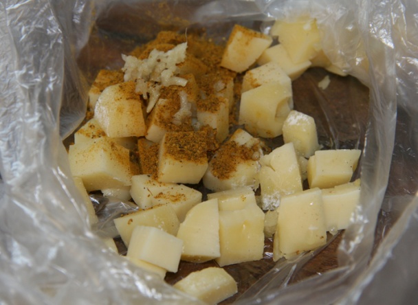 Sýrové kostky obalené kari a česnekem (fotorecept) - obrázok 2
