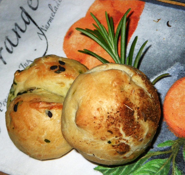 Máslové rozmarýnové houstičky s česnekem  - obrázok 9