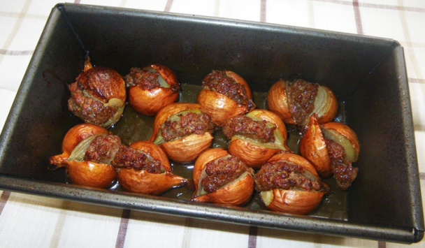 Soğan Kebabı - cibule plněná mletým masem (fotorecept) - obrázok 5