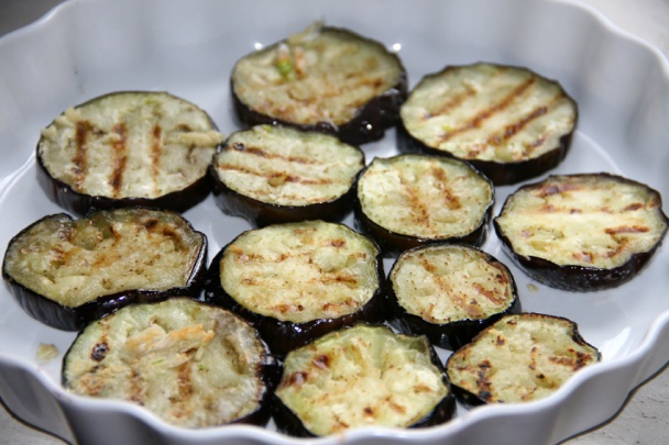 Grilovaný lilek s cuketou a hrachem - obrázok 3