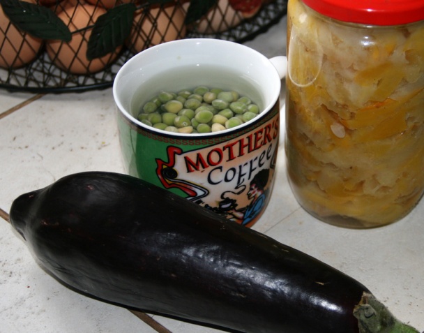 Grilovaný lilek s cuketou a hrachem - obrázok 2