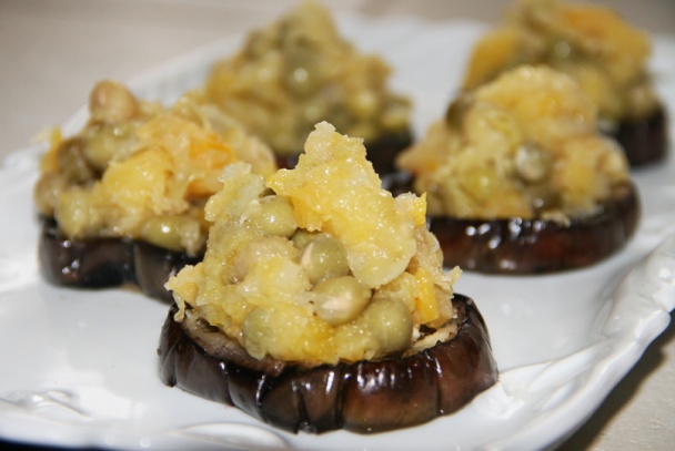 Grilovaný lilek s cuketou a hrachem - obrázok 5