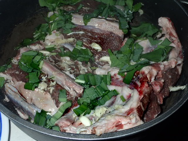 Jehněčí česnekem špikované, na česneku pečené (fotorecept) - obrázok 4