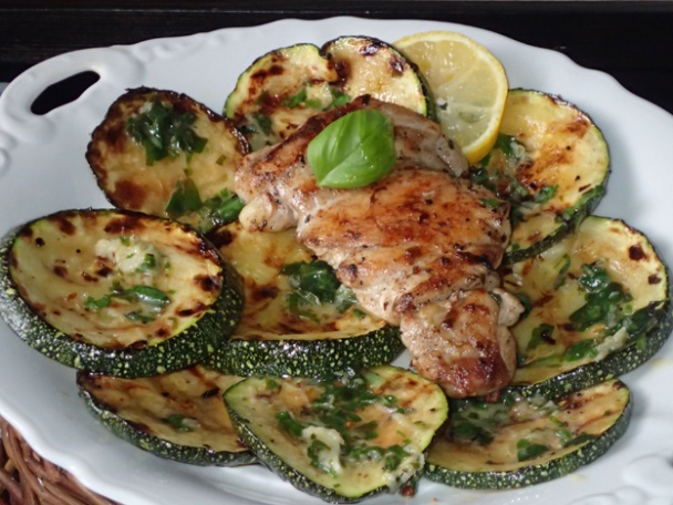 Grilovaná cukina v bylinkovém, citronovo-česnekovém másle (fotorecept) - obrázok 6