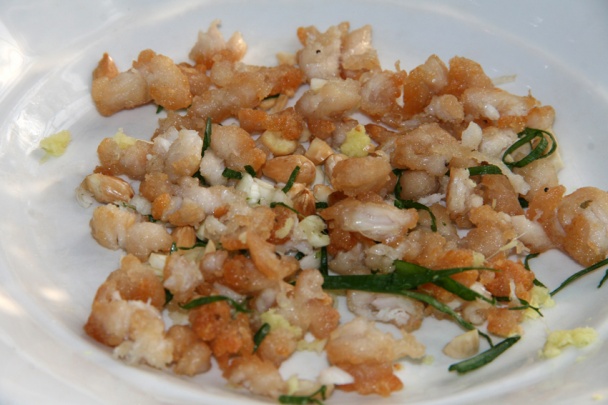 Teplý salát ze skleněných nudlí - obrázok 4