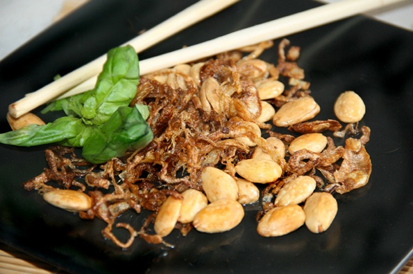 Křupavá cibulka s praženými mandlemi - obrázok 7