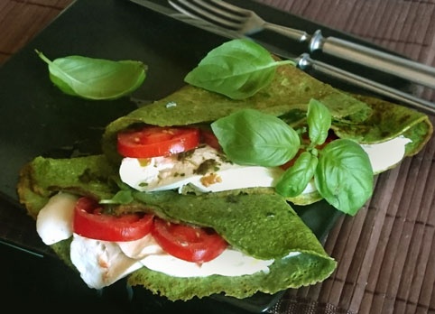 Špenátová palačinka s rajčaty a mozzarellou - obrázok 6