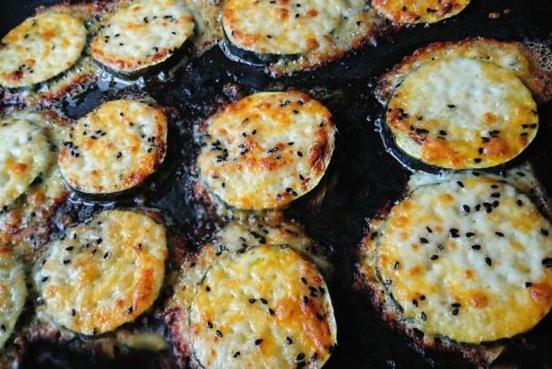 Cukina pečená s dvěma druhy sýra - obrázok 4