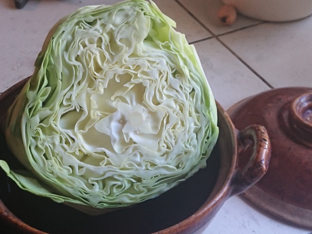 Kuřecí čtvrtky pečené na hlávkovém zelí (fotorecept) - obrázok 1